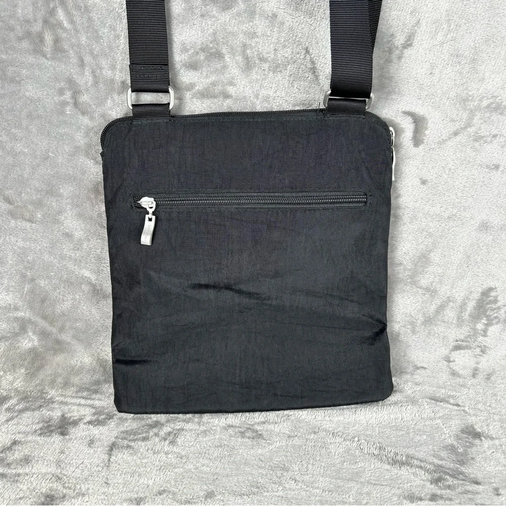 Baggallini Horizon‎ Crossbody Black Nylon Travel Purse Pockets Tan Interior EUC